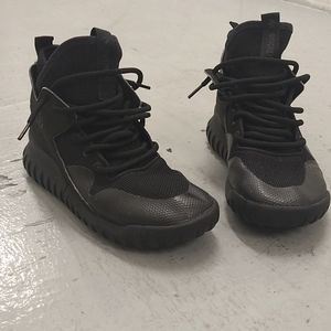 Black slip-on sneakers